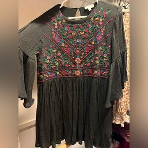 Black sleeved tunic with floral seen details. Very festive and colorful!
